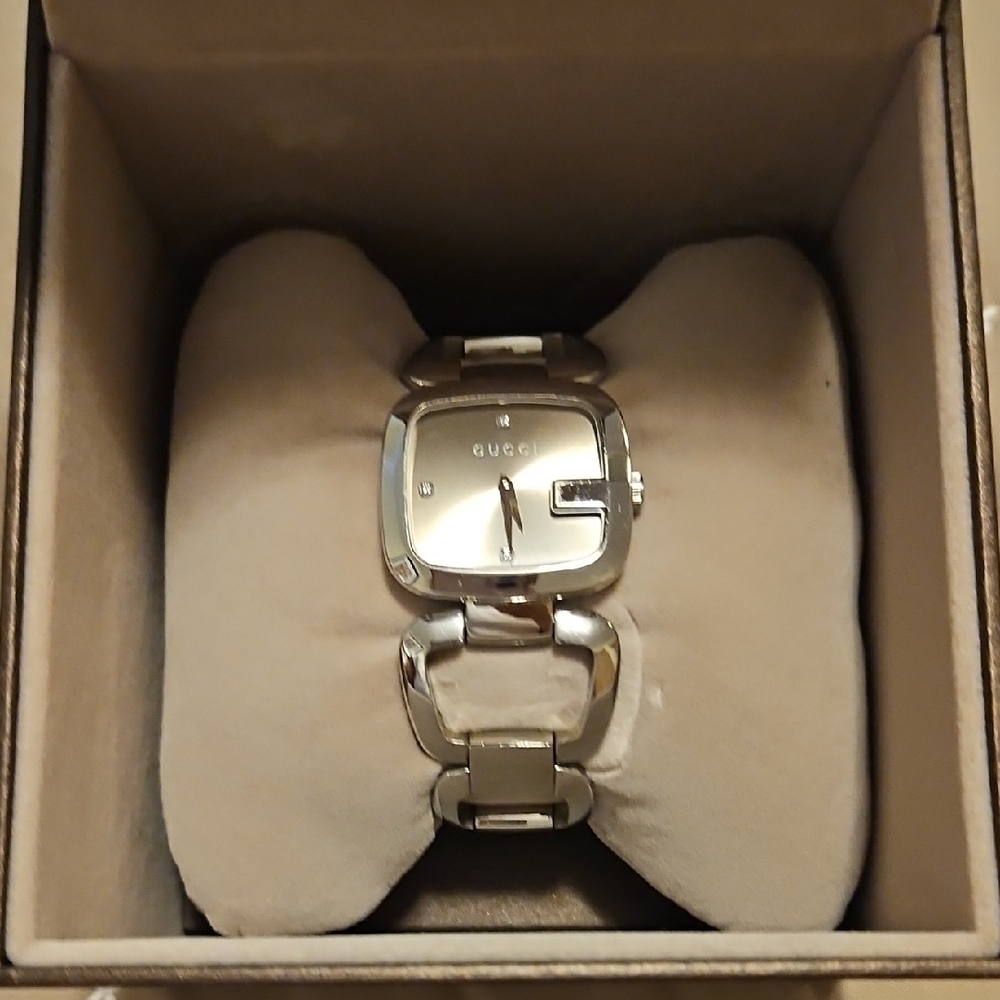 Gucci Metallic Silver Timepiece